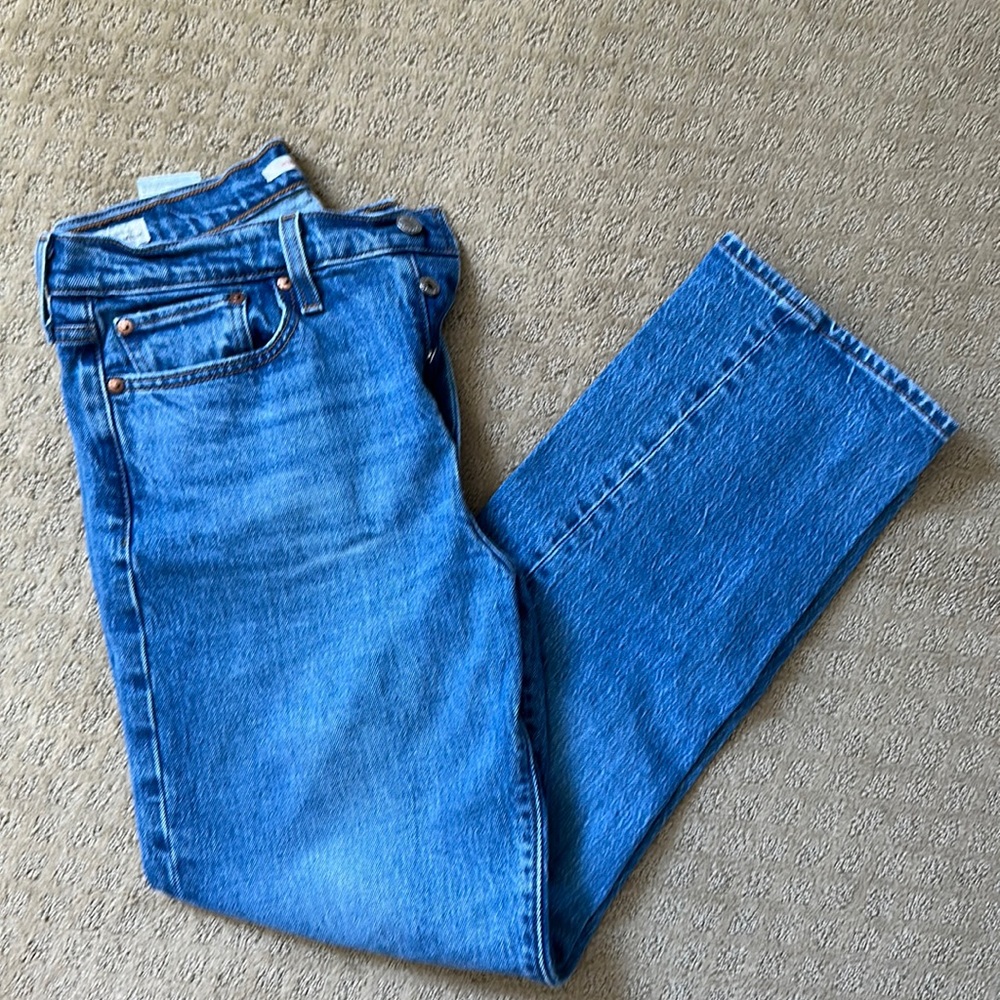 Levi’s Medium Wash Straight Leg Jean